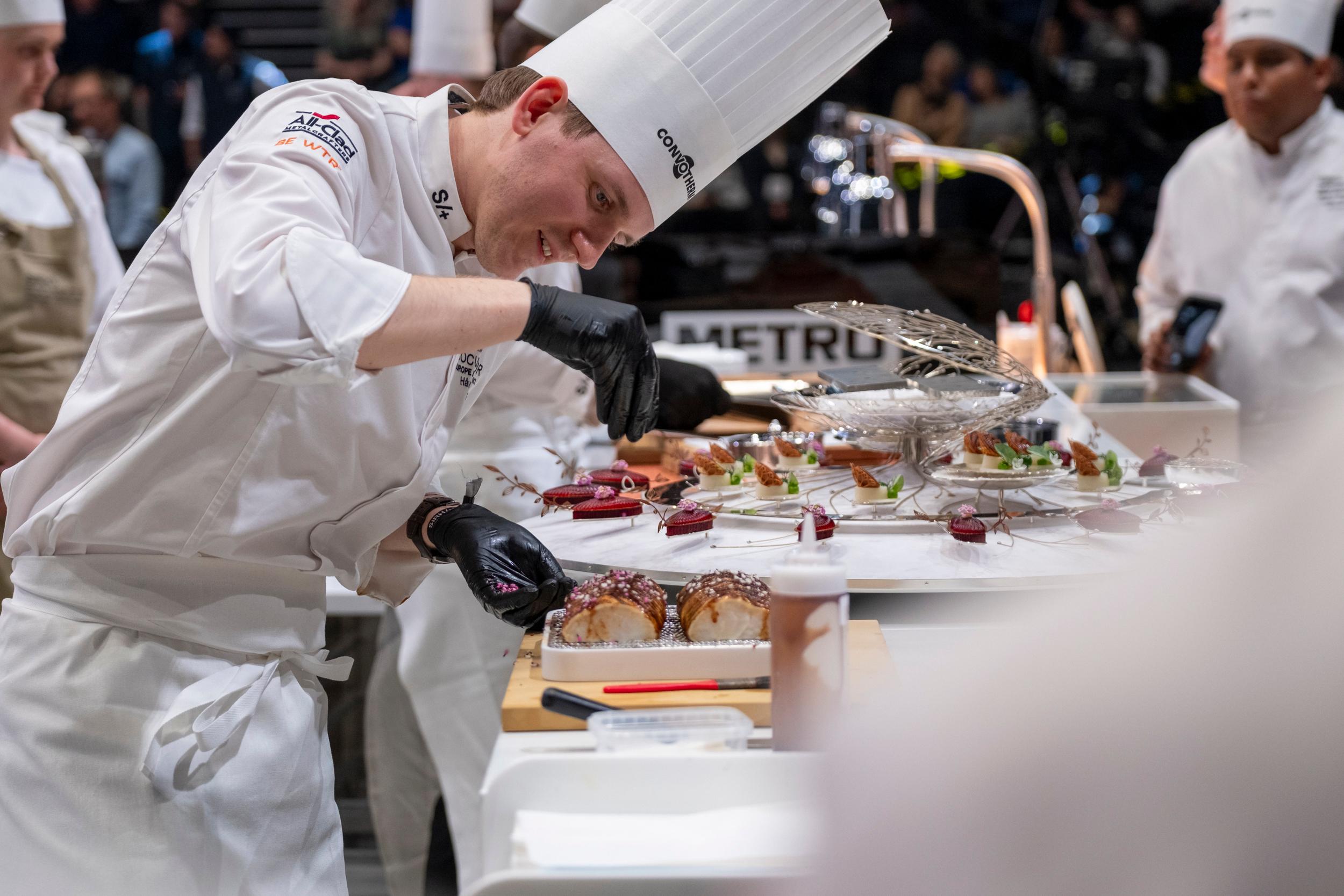 Chef Håvard Werkland creating a dish