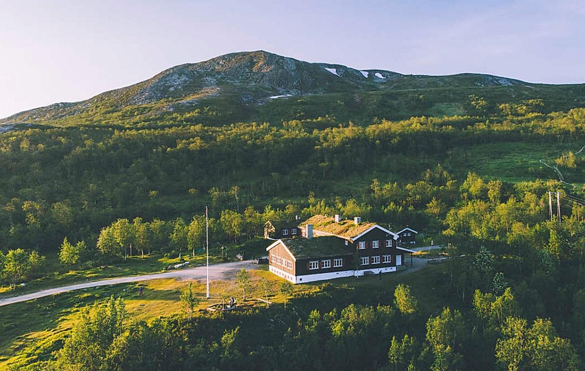 Autumn at the Nedalshytta tourist cabin