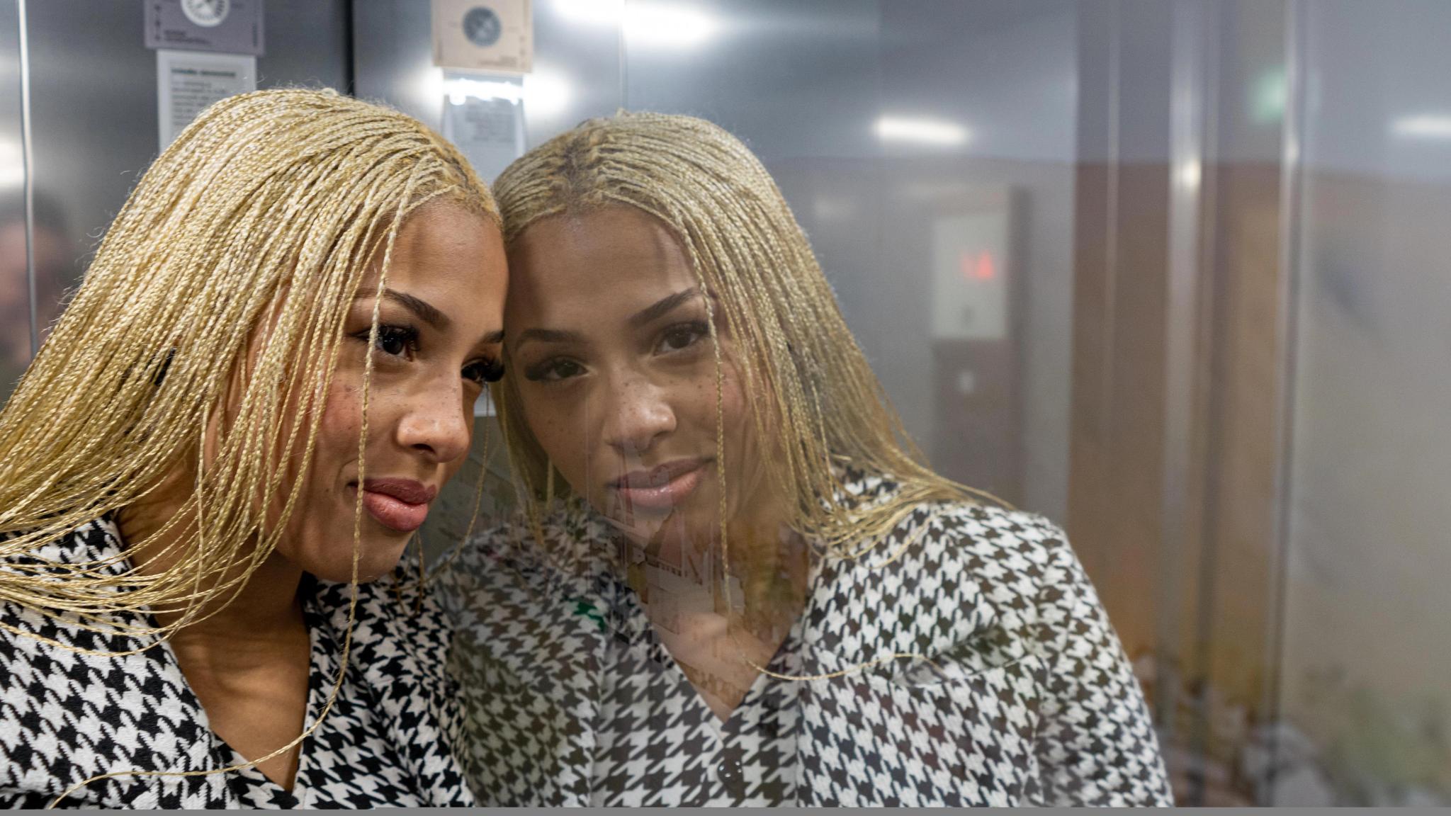 Ida Tolou in the elevator of Scandic Ishavshotel in Tromsø