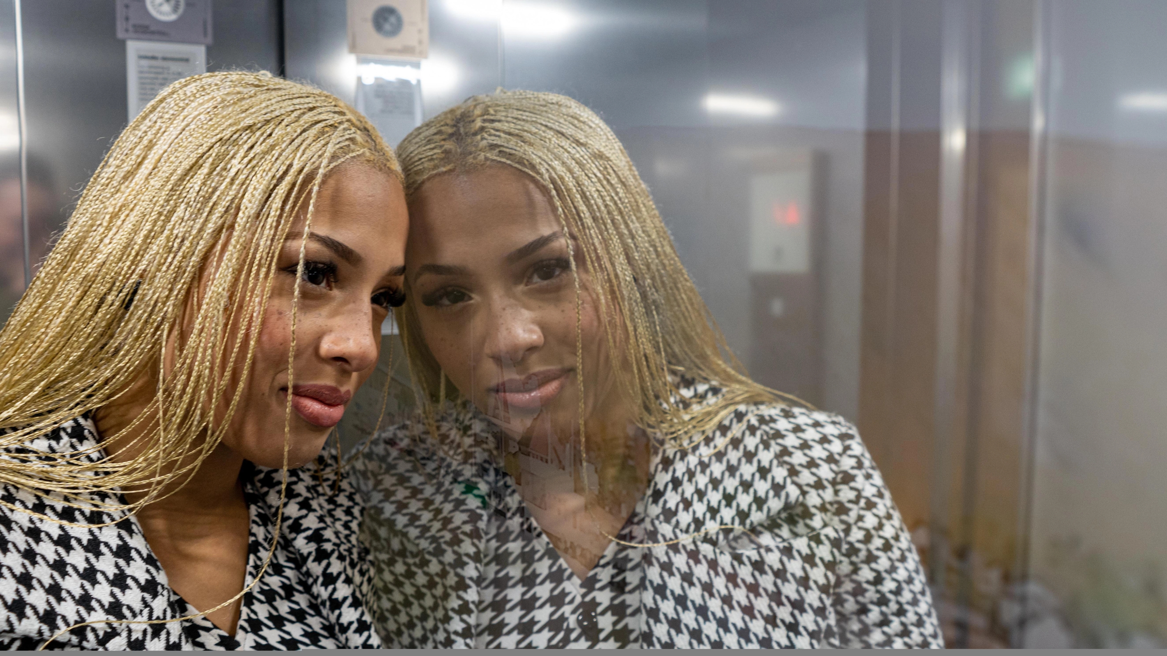 Ida Tolou in the elevator of Scandic Ishavshotel in Tromsø