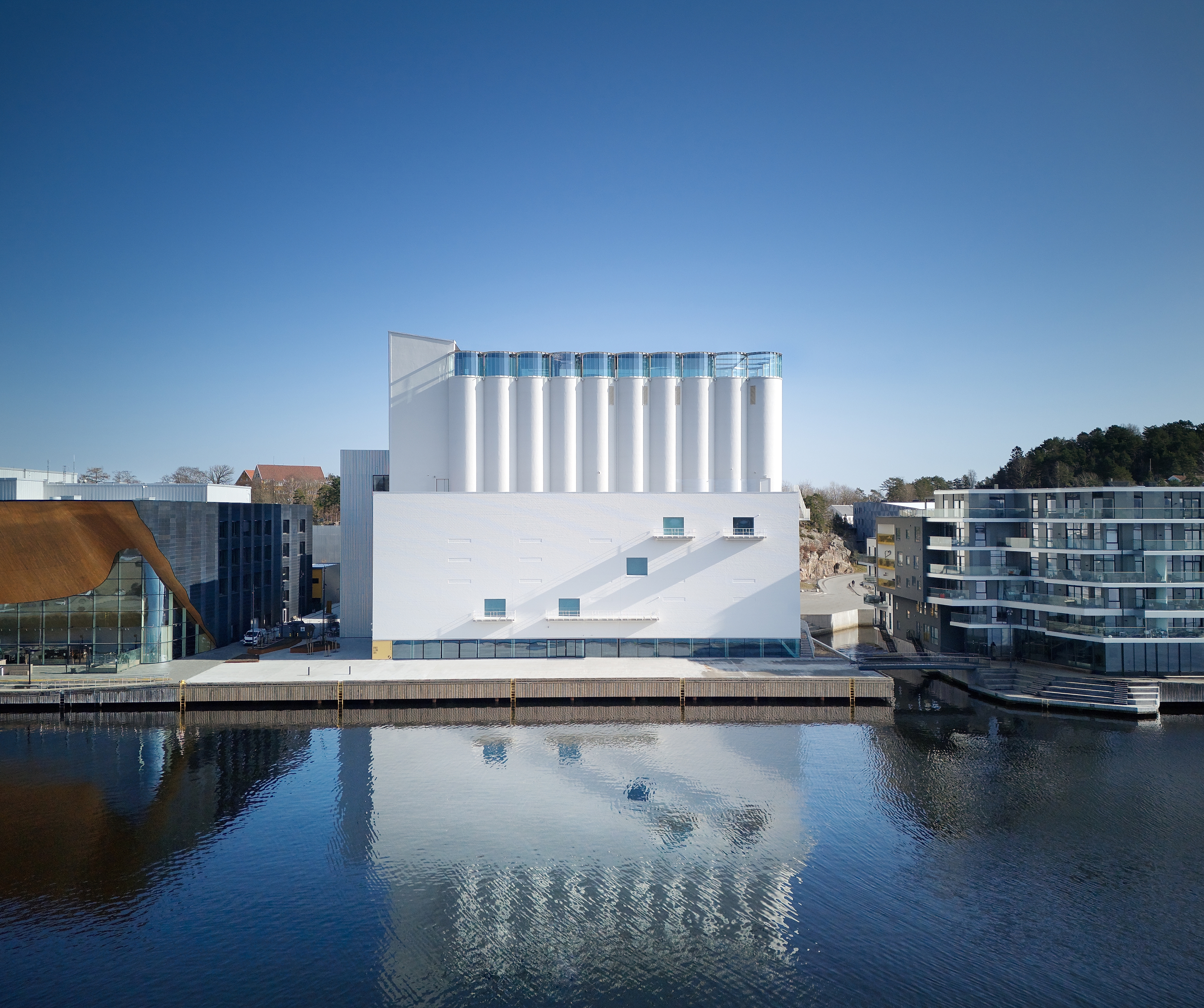 Kunstsiloen på Odderøya i Kristiansand sett forfra