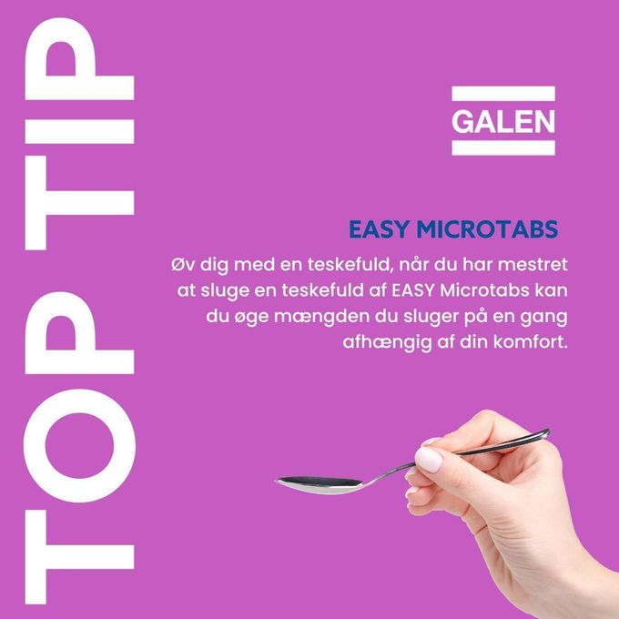 Lilla Galen-grafik med teksten TOP TIP om at øve sig med en teskefuld EASY Microtabs, med en hånd der holder en ske