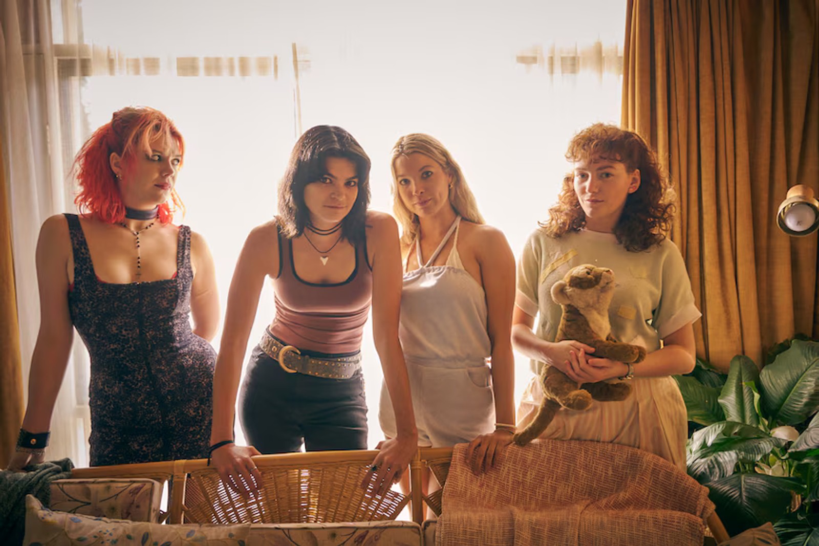 Toni, Penny and Amy's night takes a dramatic turn once Penny's deranged cousin Kat arrives. 