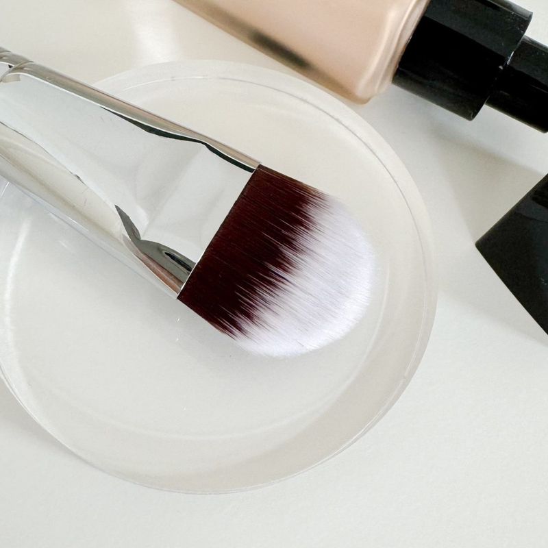 S207 Foundation Brush
แปรงลงรองพื้นทรงแบน - 3