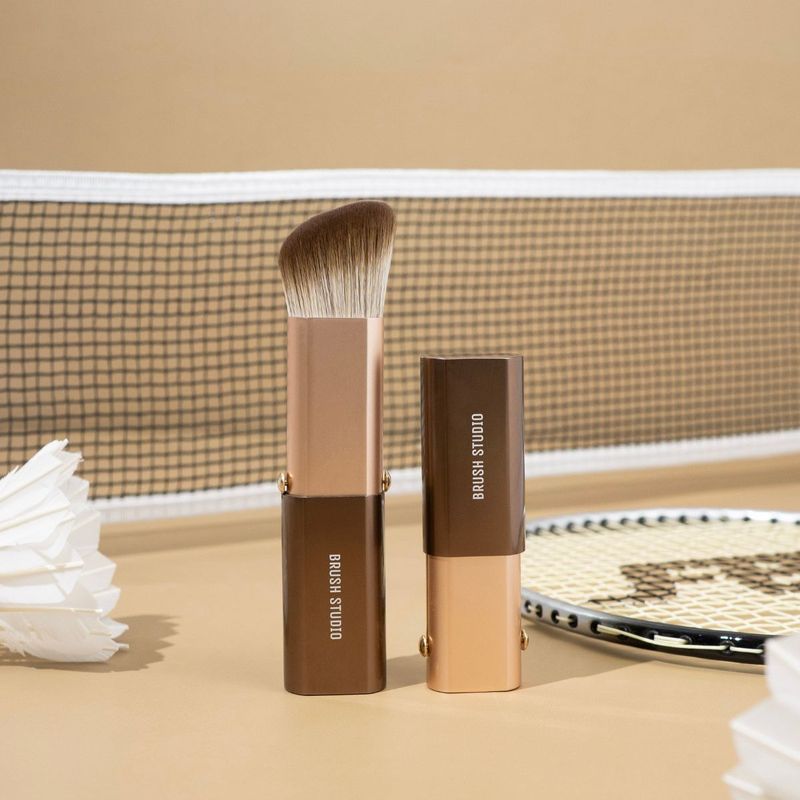 TO GO Collection
แปรงแต่งหน้าแบบพกพา - 5