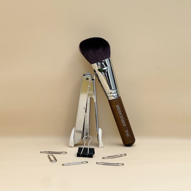S192 Angle Contouring Brush
แปรงคอนทัวร์ขนาดใหญ่ - 2