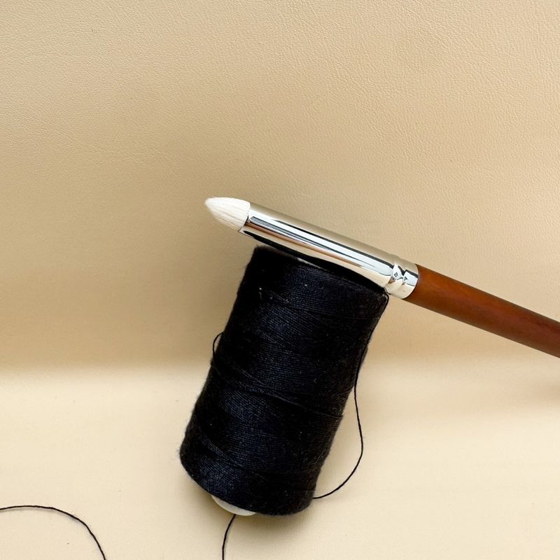 S307 Pencil Brush
แปรงแต่งตาทรงดินสอ - 3