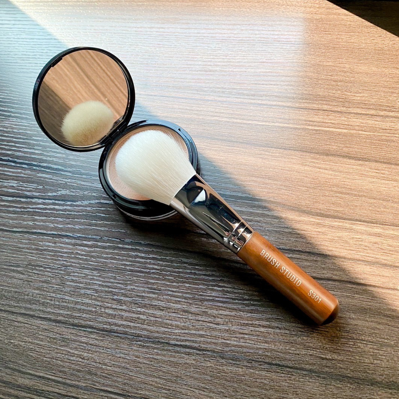 S301 Large Powder Brush
แปรงแป้งเอนกประสงค์ พุ่มใหญ่ - 4