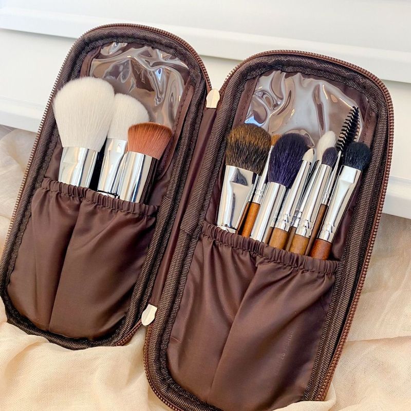 Makeup Brush Storage Bag
กระเป๋าเก็บแปรงแต่งหน้า - 2