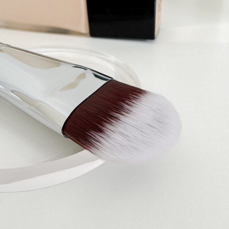 S207 Foundation Brush
แปรงลงรองพื้นทรงแบน - 7