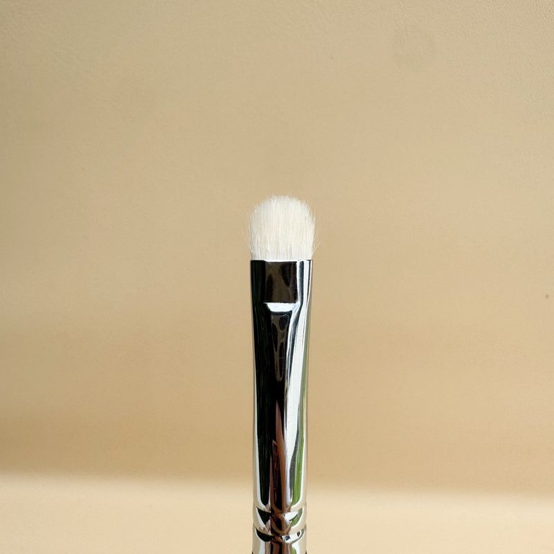 S303 Eye Shader Brush
แปรงแต่งตาขนาดกลาง - 5