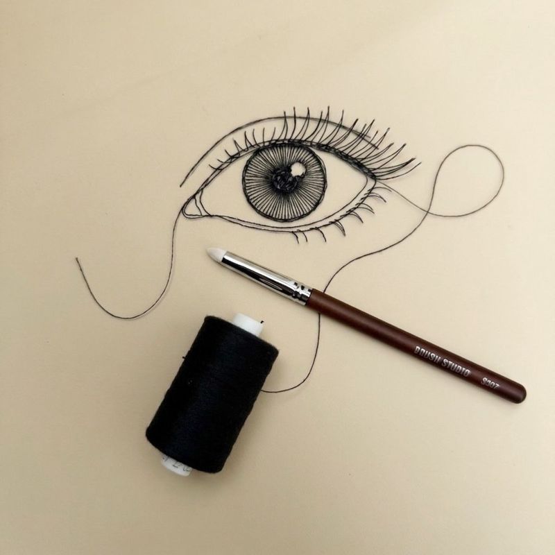 S307 Pencil Brush
แปรงแต่งตาทรงดินสอ - 4