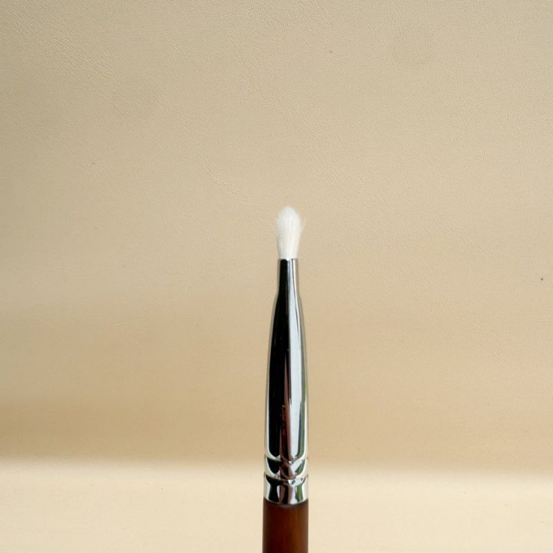 S303 Eye Shader Brush
แปรงแต่งตาขนาดกลาง - 6