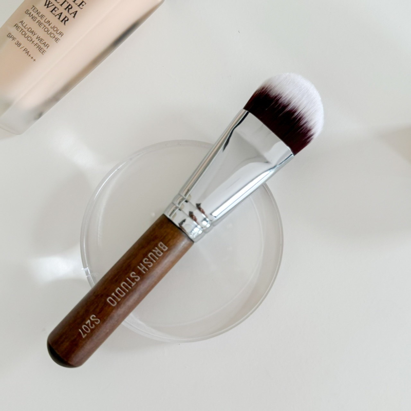 S207 Foundation Brush
แปรงลงรองพื้นทรงแบน - 2