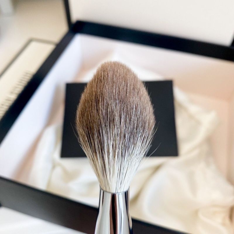 SF12 Silver Fox Powder Brush
แปรงแป้งเอนกประสงค์ขนจิ้งจอกเงิน - 5
