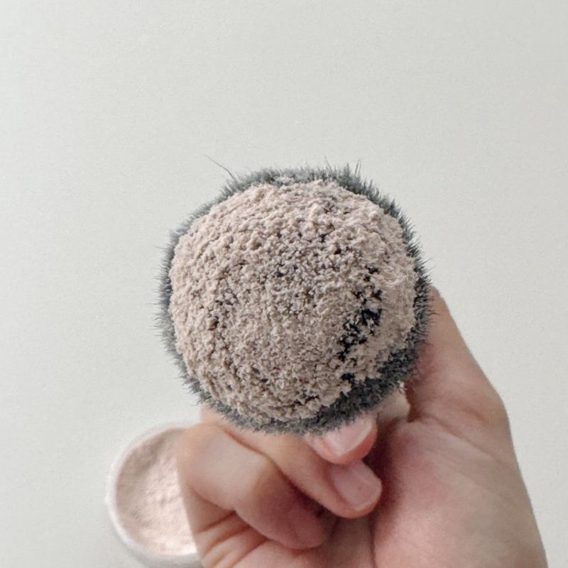 S100 Powder Brush
แปรงปัดแป้งขนแพะทรงกลม - 7
