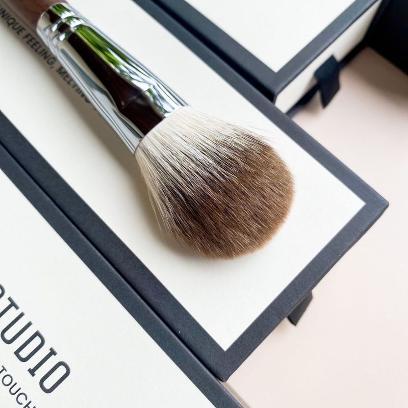 SF14 Silver Fox Blush Brush
แปรงปัดแก้มขนจิ้งจอกเงิน - 5