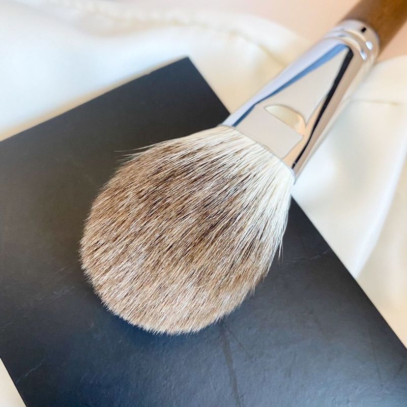 SF12 Silver Fox Powder Brush
แปรงแป้งเอนกประสงค์ขนจิ้งจอกเงิน - 4
