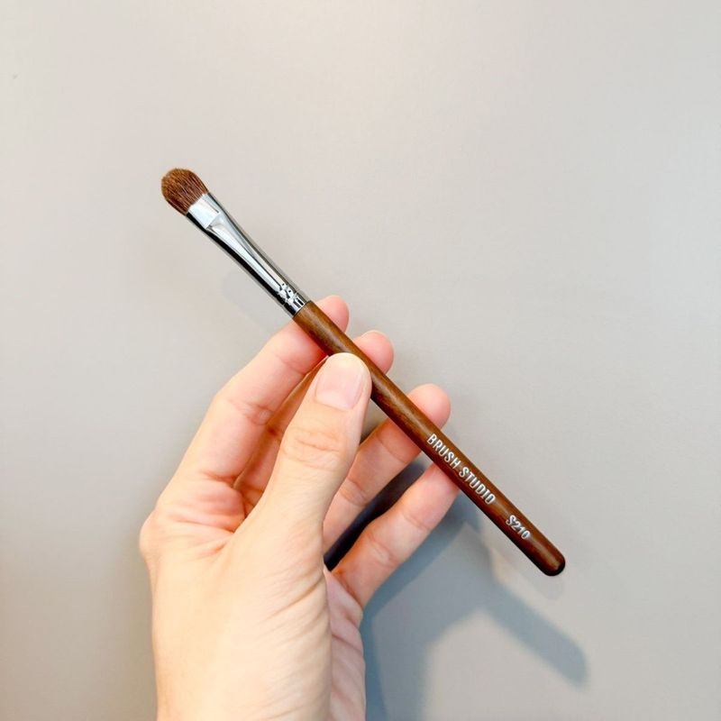 S210 Medium Eye Shadow Brush
แปรงแต่งตาขนาดกลาง - 2