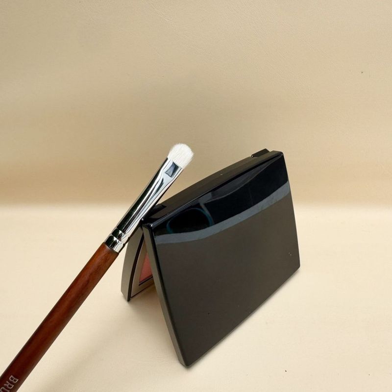 S303 Eye Shader Brush
แปรงแต่งตาขนาดกลาง - 4