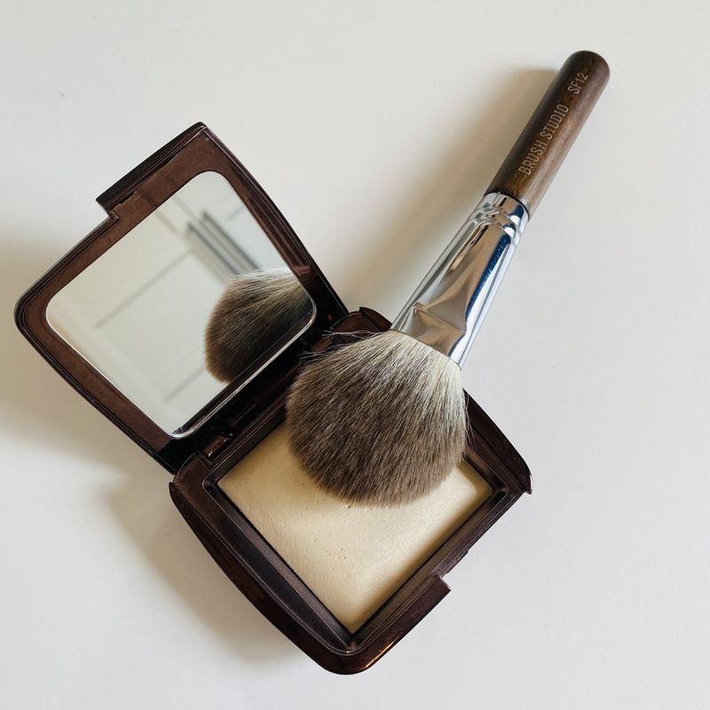 SF12 Silver Fox Powder Brush
แปรงแป้งเอนกประสงค์ขนจิ้งจอกเงิน - 6