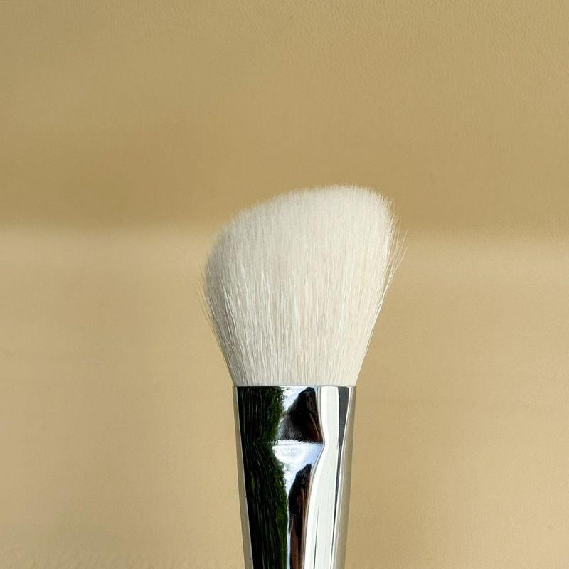 S302 Angle Brush
แปรงปัดแก้ม/คอนทัวร์ - 3