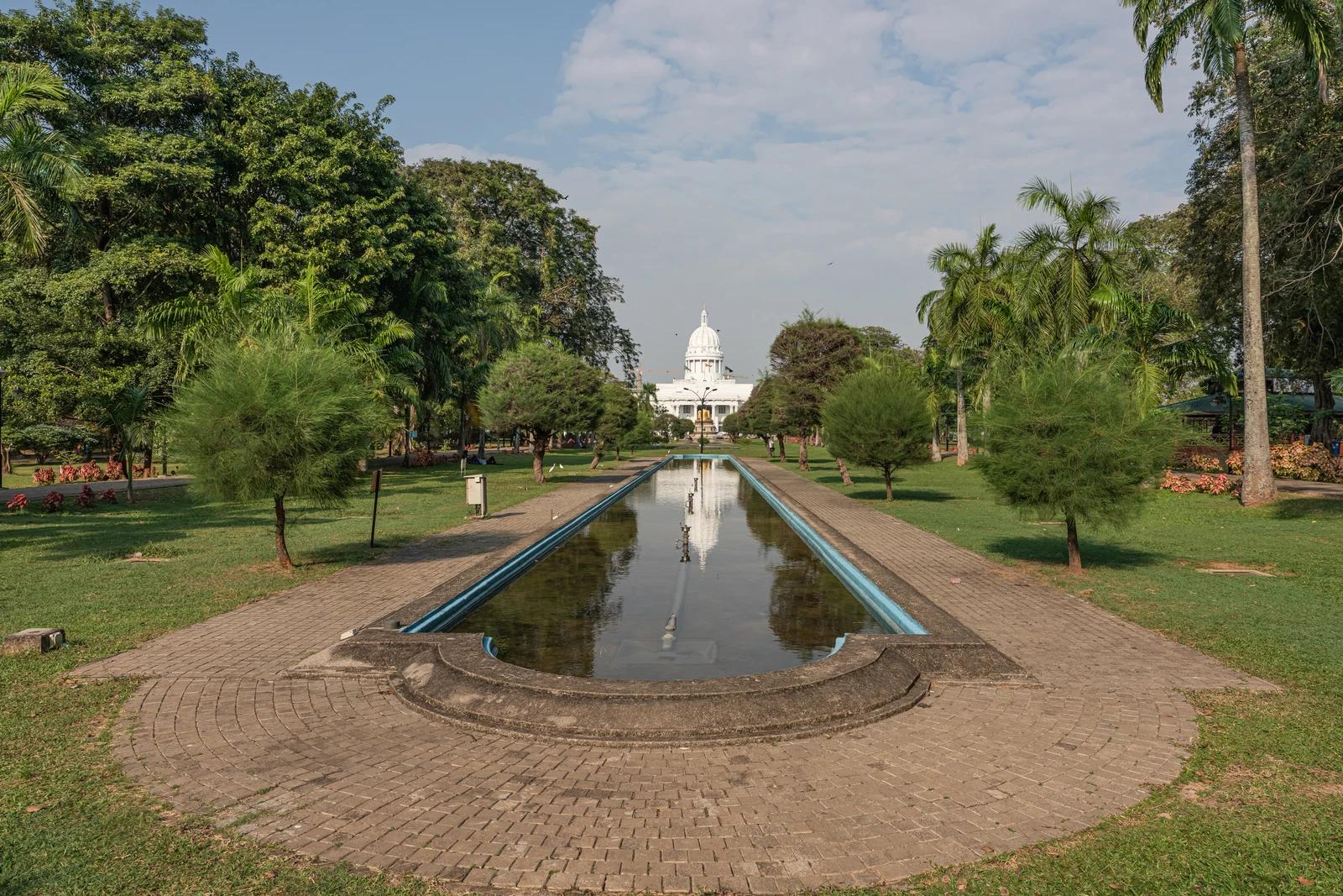 Viharamahadevi Park