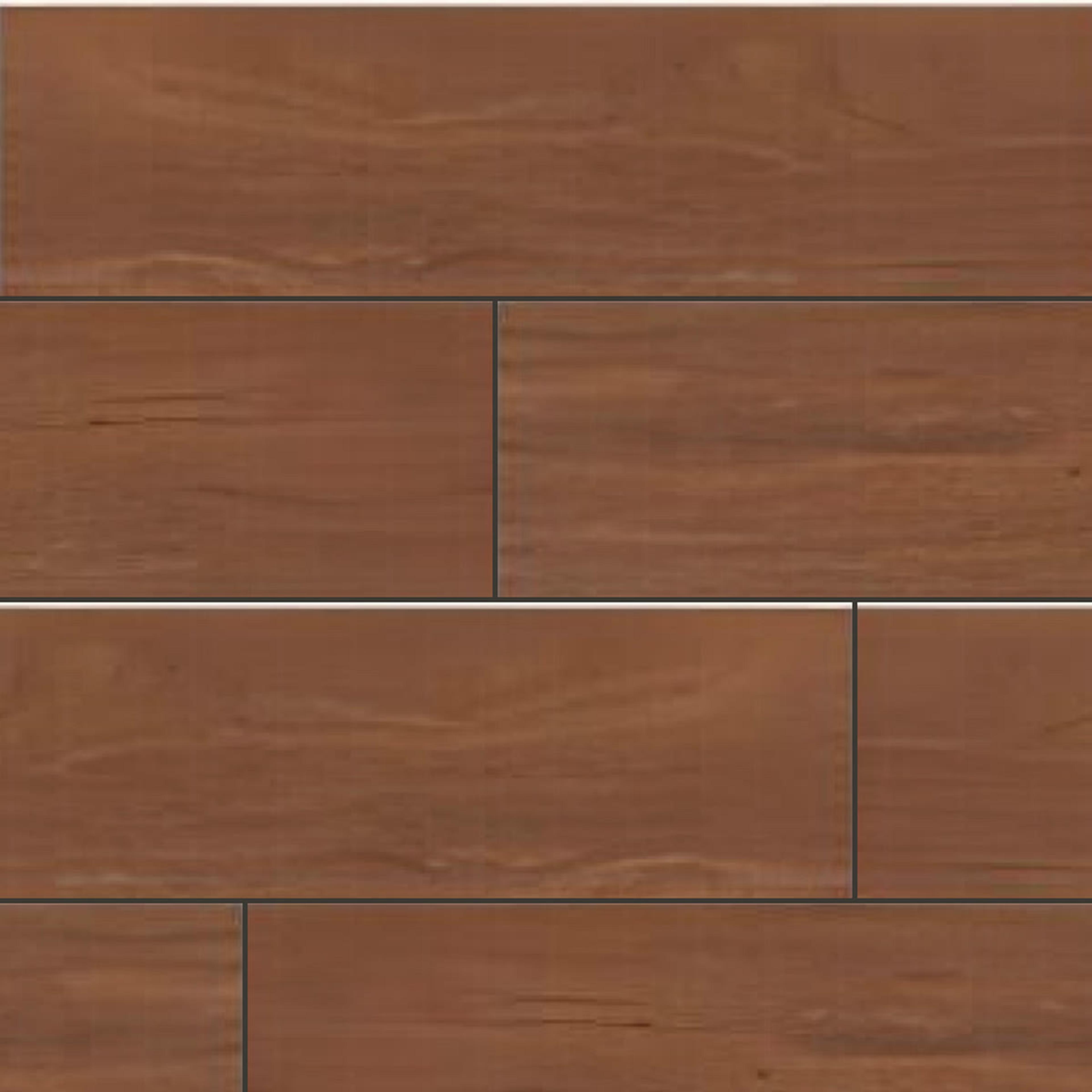Muestra de porcelanato símil madera caoba rojiza