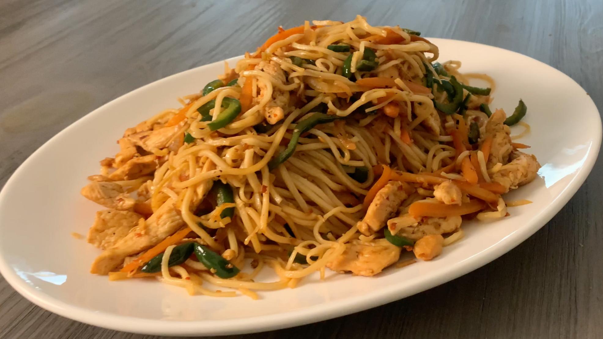 Indo-Chinese Chicken Hakka Noodles Recipe