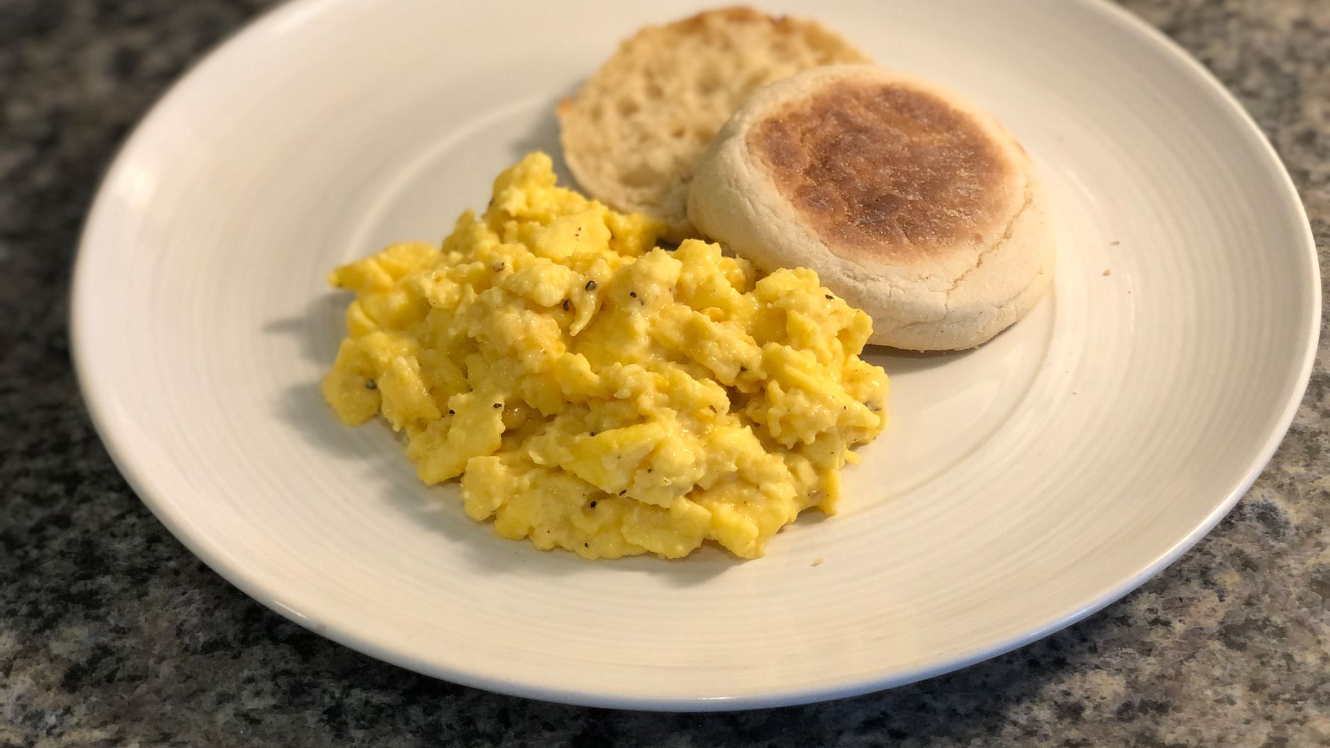 How to Make the Fluffiest Scrambled Eggs Recipe