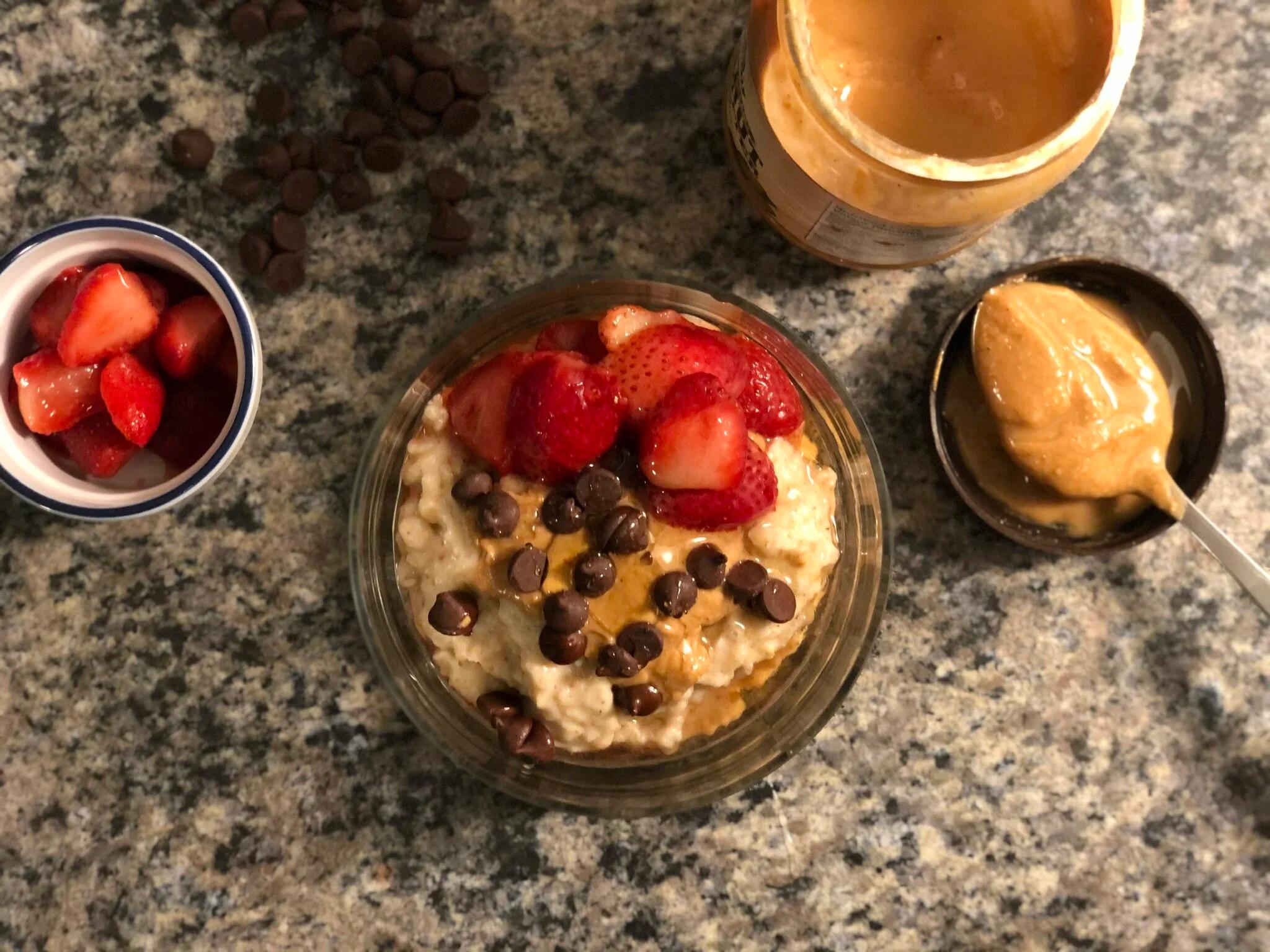 Chocolate Chip Strawberry Peanut Butter Oats