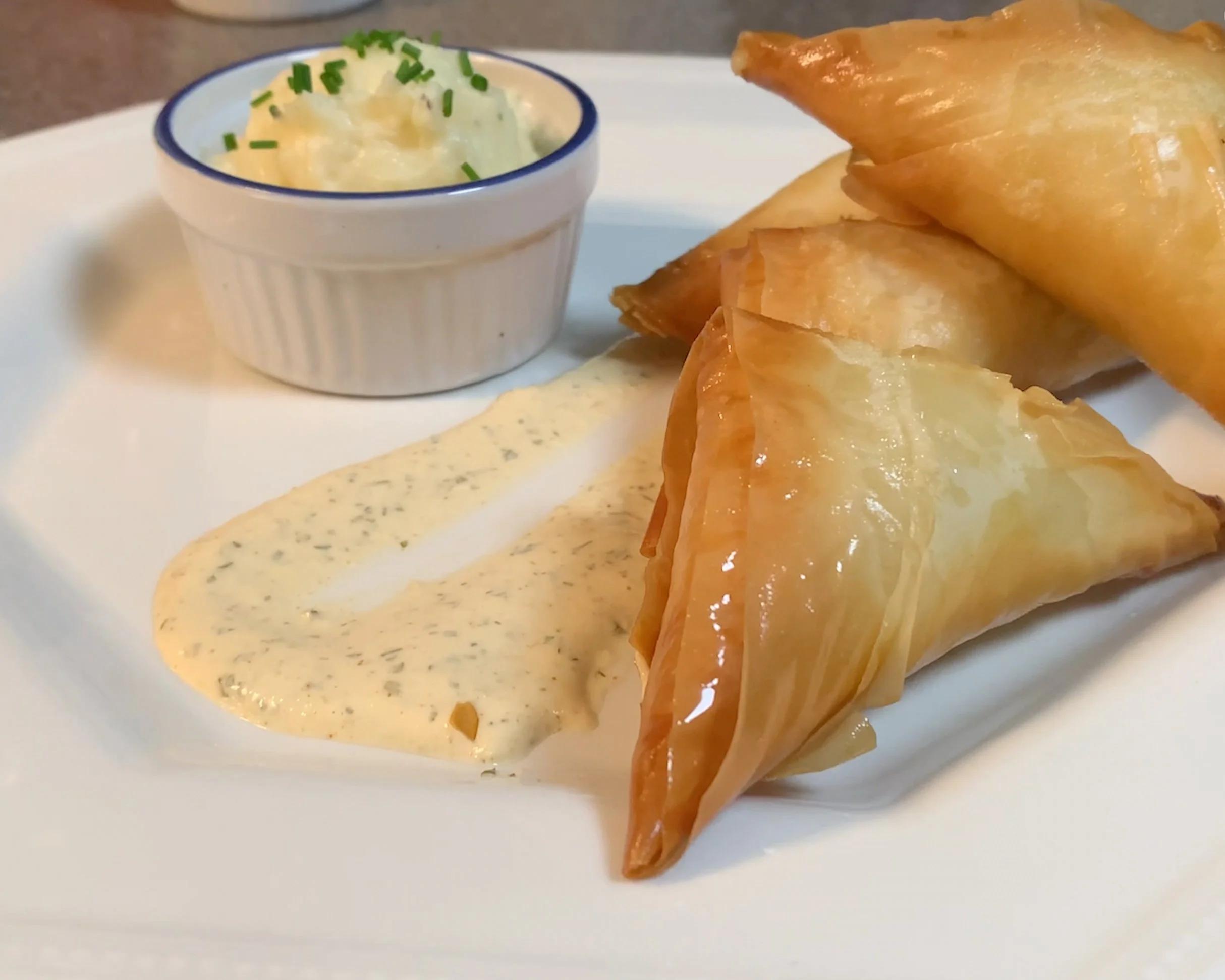 Festive Fusion: Mashed Potato Samosas for Holiday Appetizers