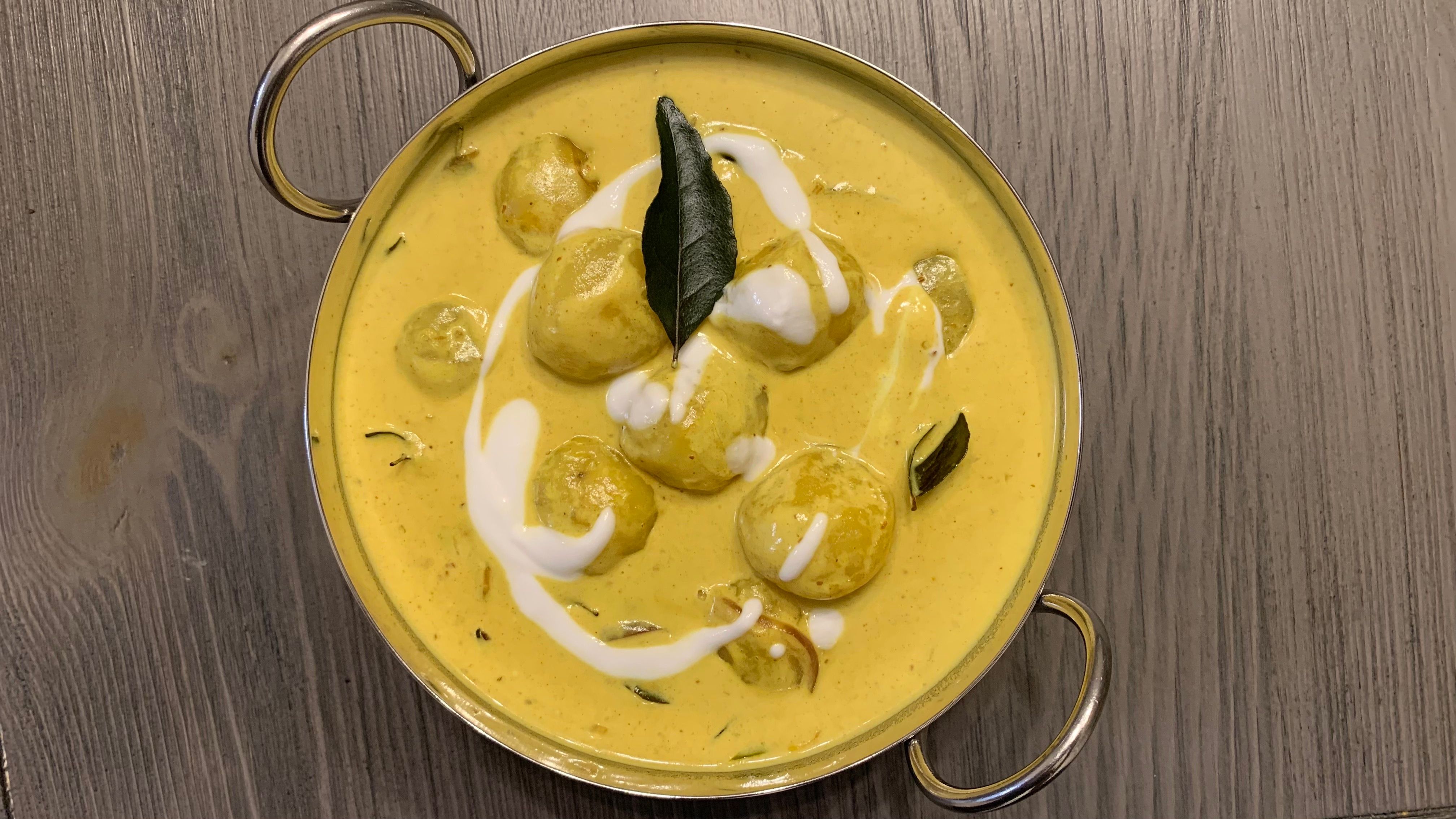 Ala Kiri Hodi - Sri Lankan Coconut Potatoes