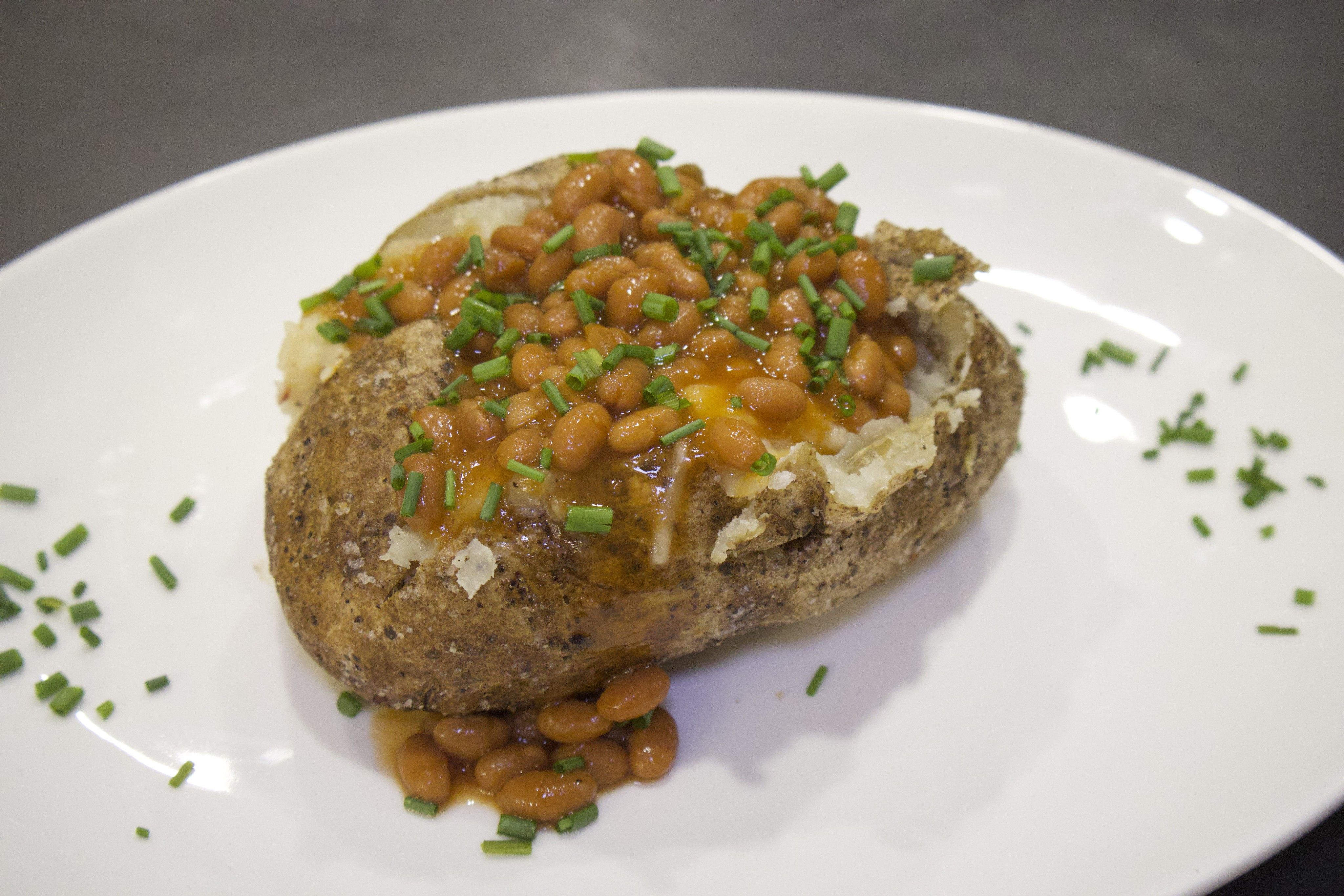 Easy Classic Jacket Potato Recipe (British Baked Potatoes)