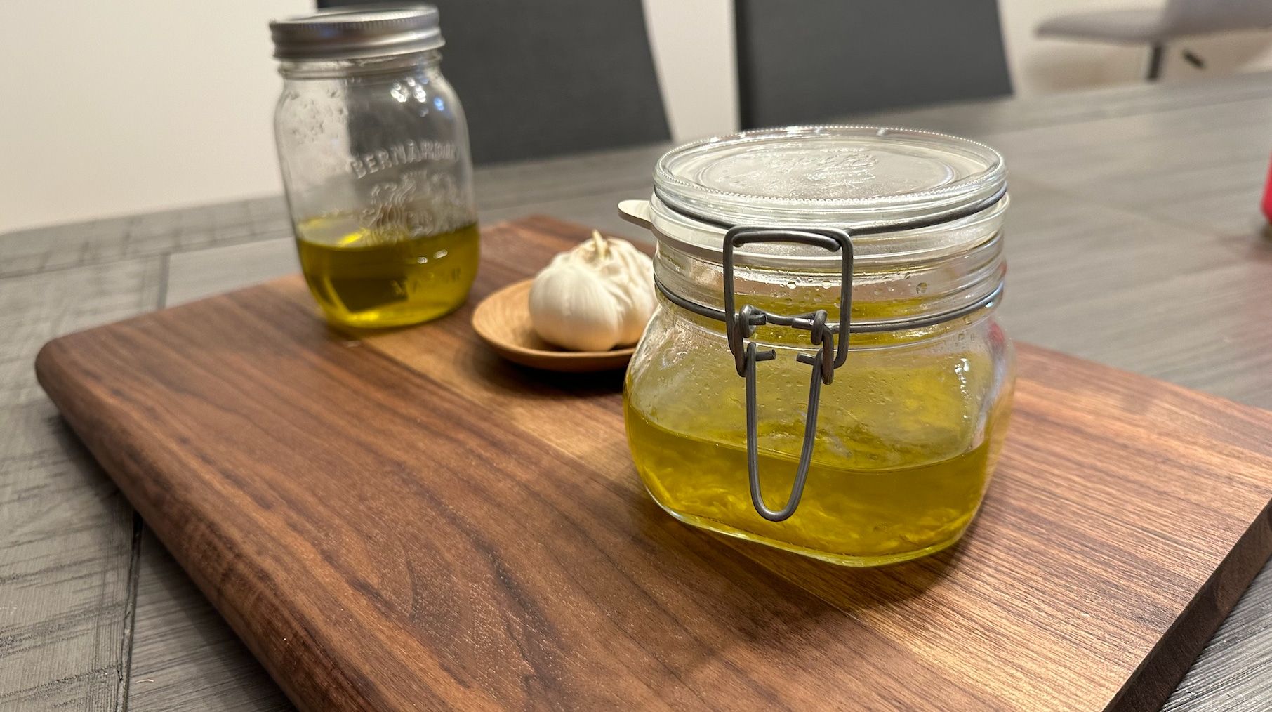 Elevate Your Cooking with Homemade Garlic-Infused Oil!
