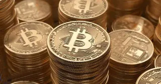 比特币双顶形态详解：形成原理、关键结构与卖出时机指南