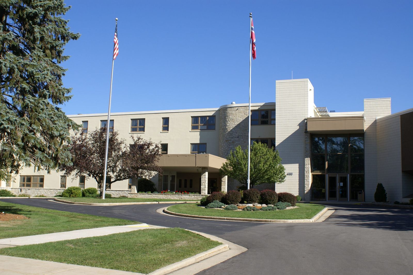 The main entrance and flagpoles at the Skaalen retirement community campus