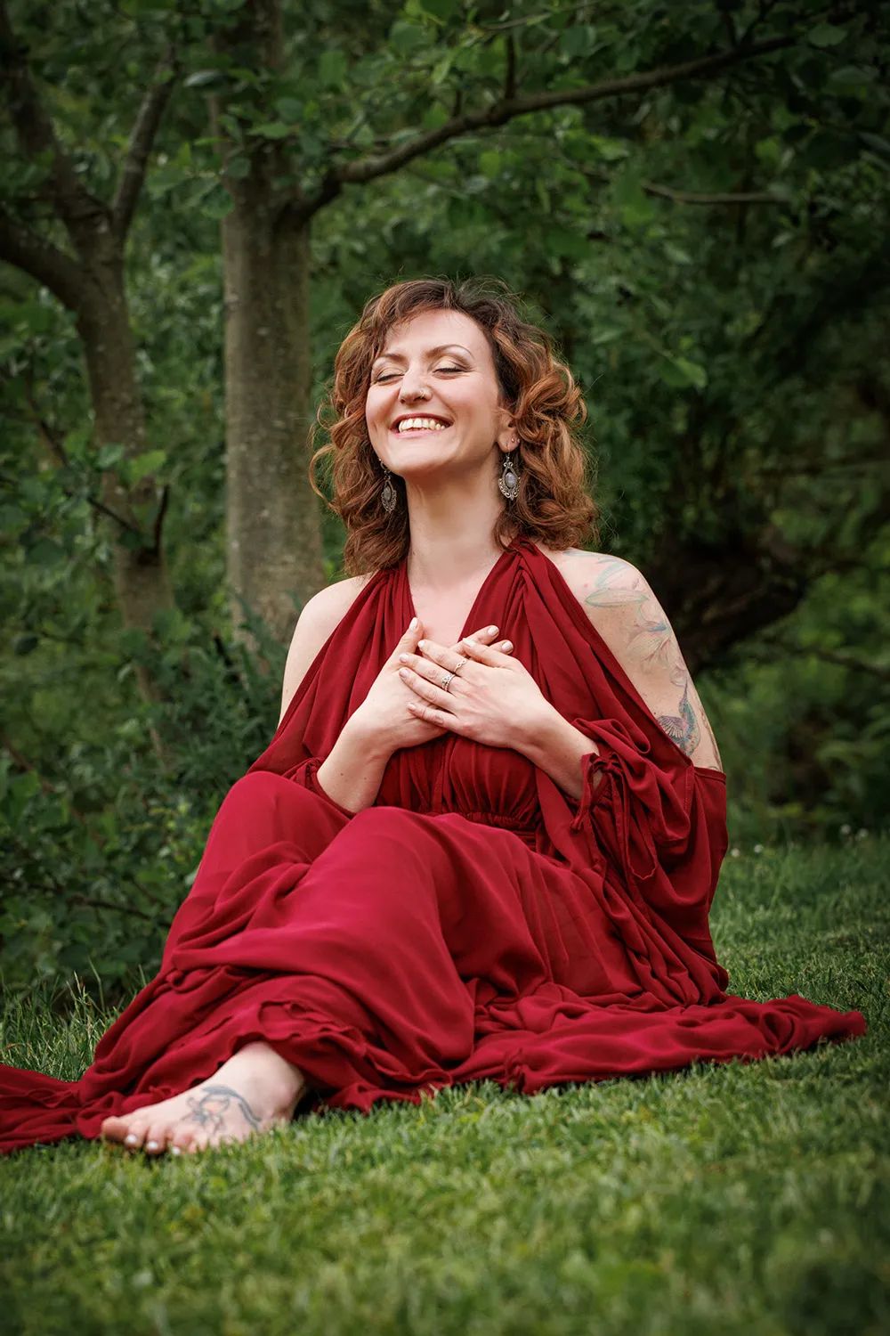Porträt von Jessica Walz in der Natur
