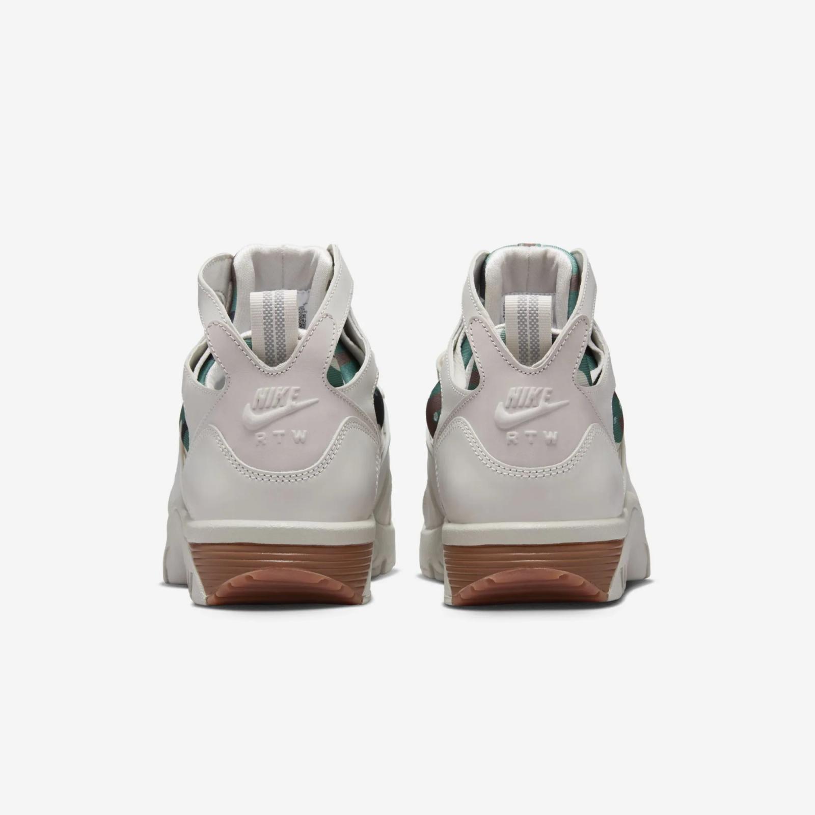 Corteiz x Nike Air Trainer Huarache Light Bone FQ8793-002