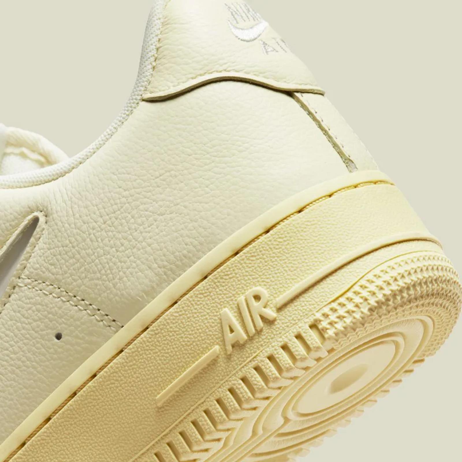Nike Air Force 1 ’07 LX WMNS Coconut Milk