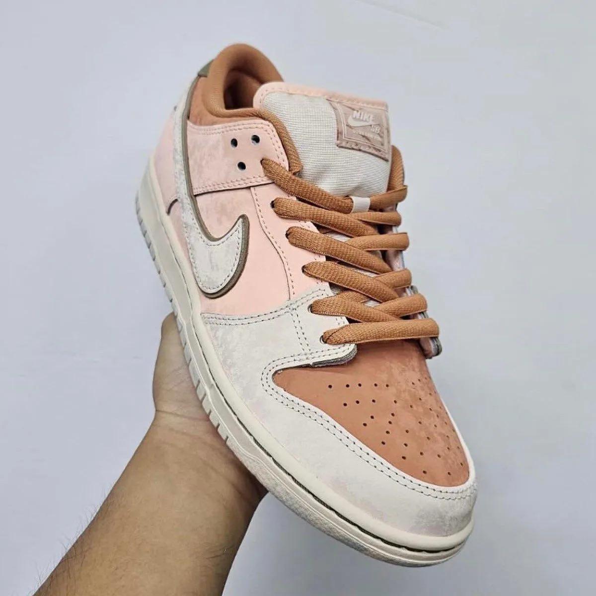 Nike SB Dunk Low Pro Premium Trocadéro Gardens FV5926-200