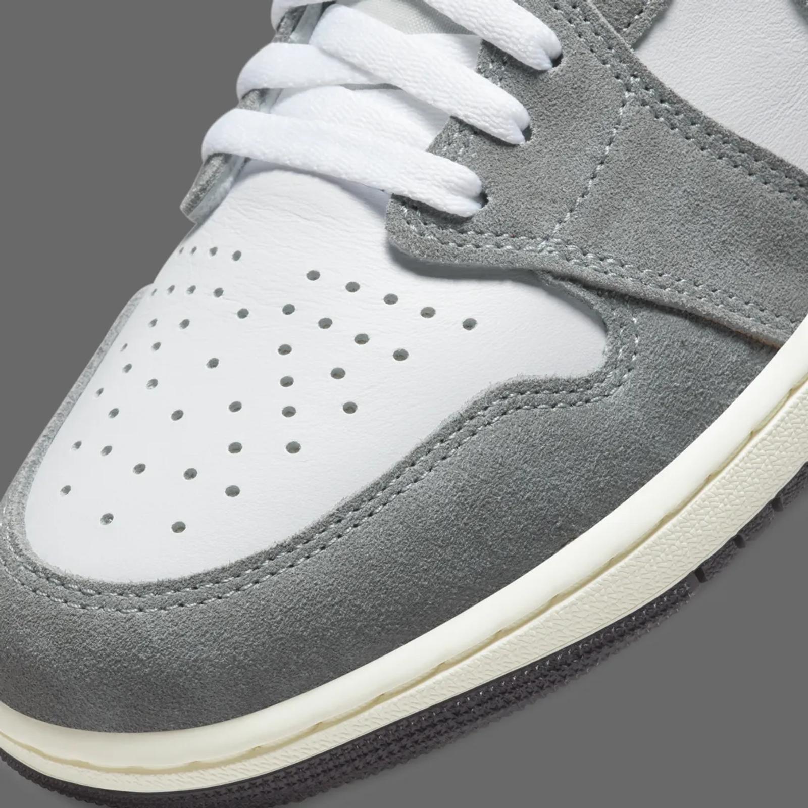 Air Jordan 1 Retro High OG Smoke Grey