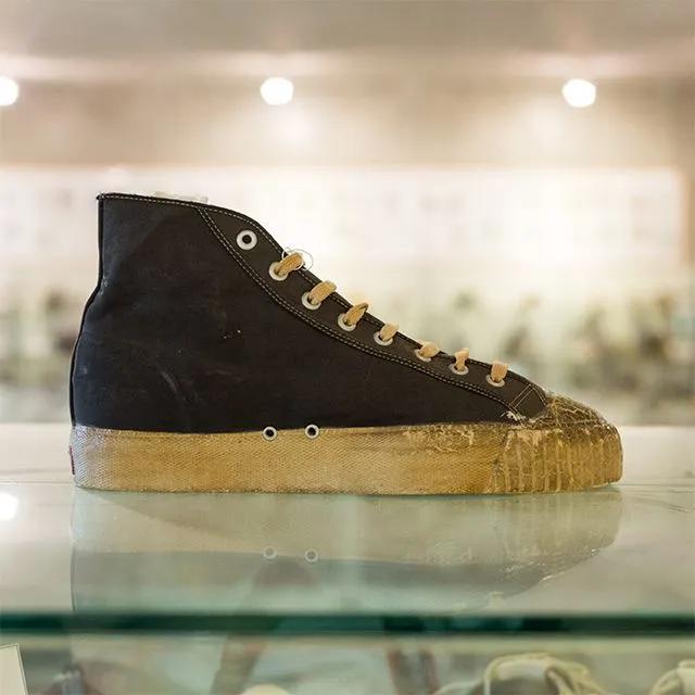 ASICS Onitsuka Tiger Basketball Sneakers - OK Shoe (Foto: Size?)