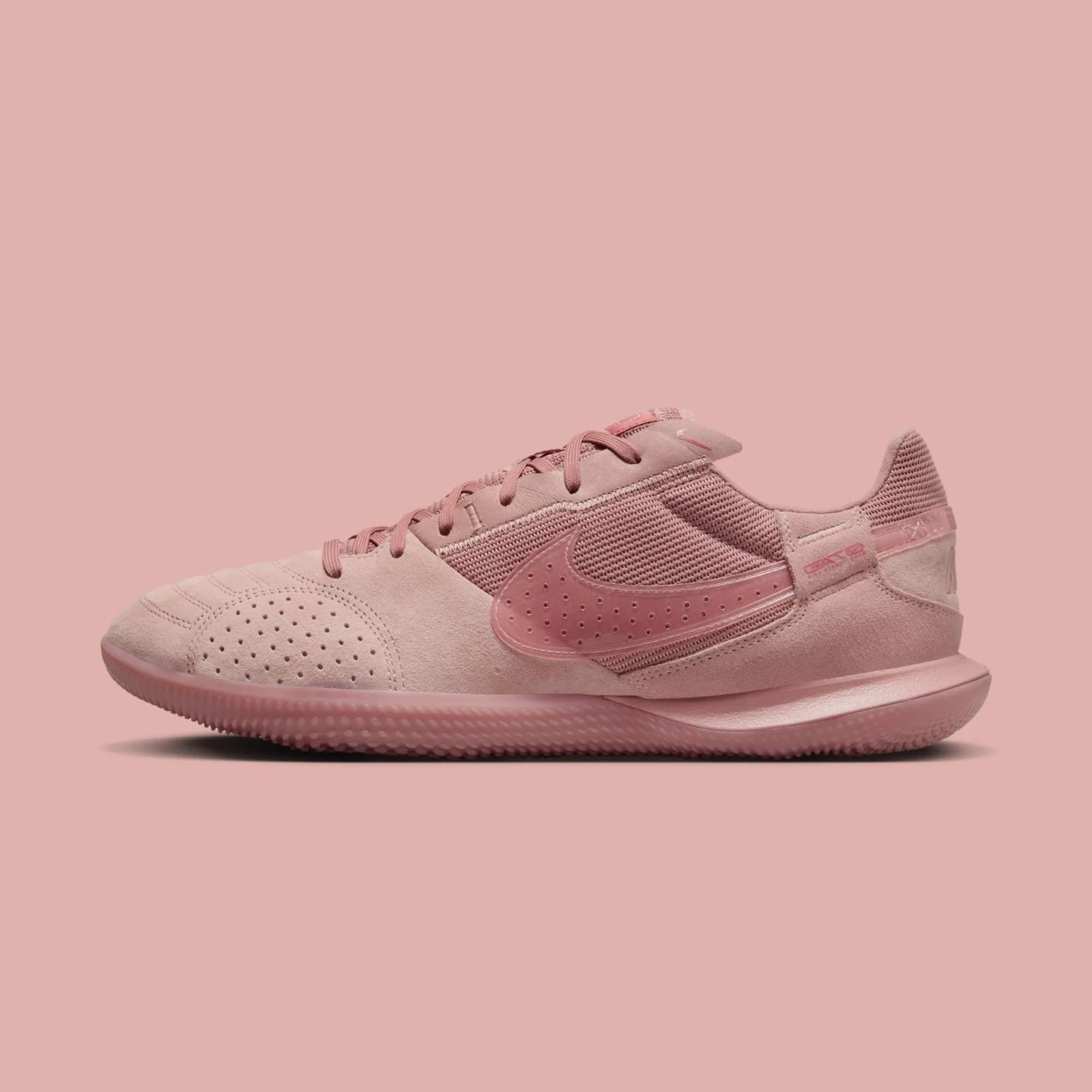 Nike Streetgato “Red Stardust”