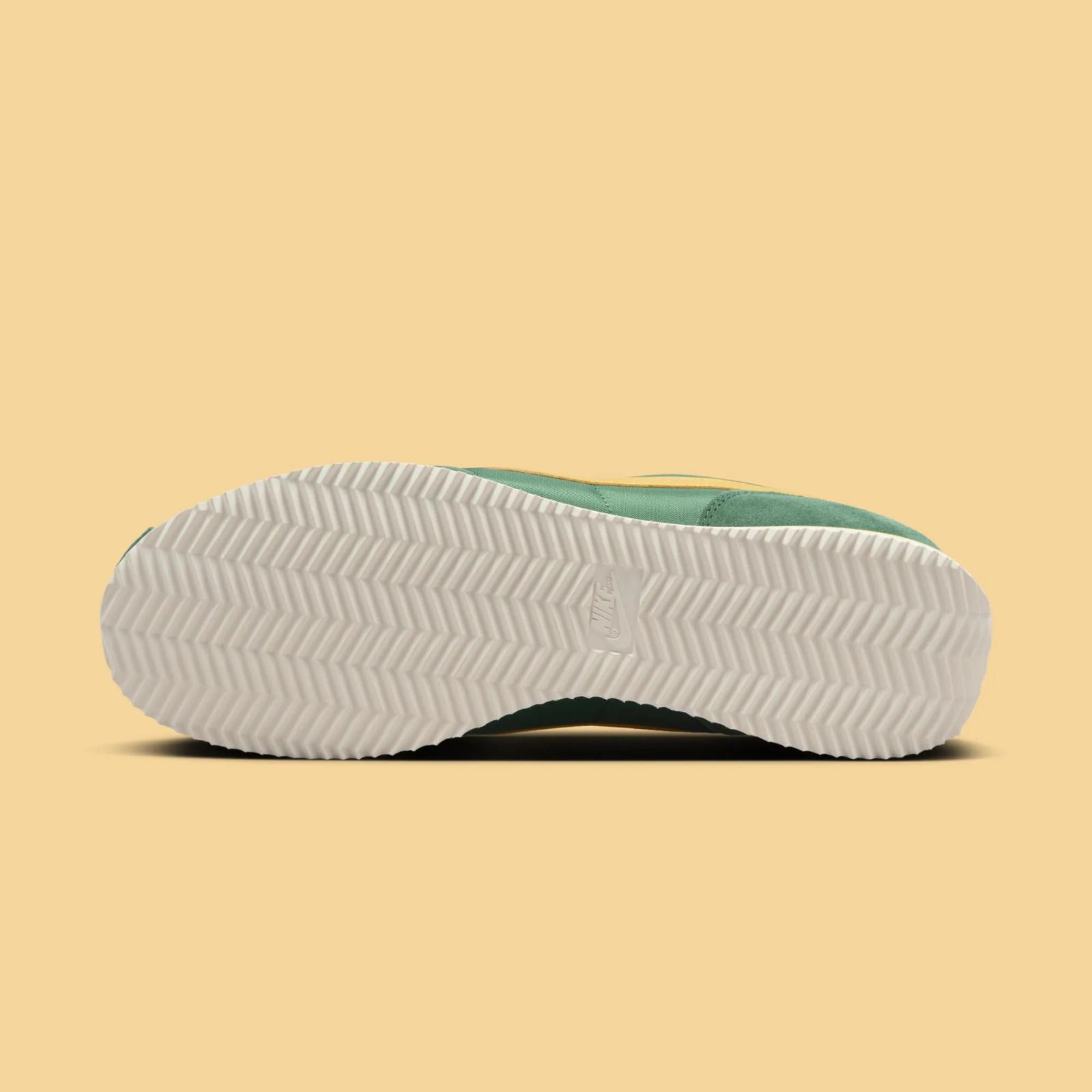 Nike Cortez Gorge Green / Yellow Ochre HF1435-300