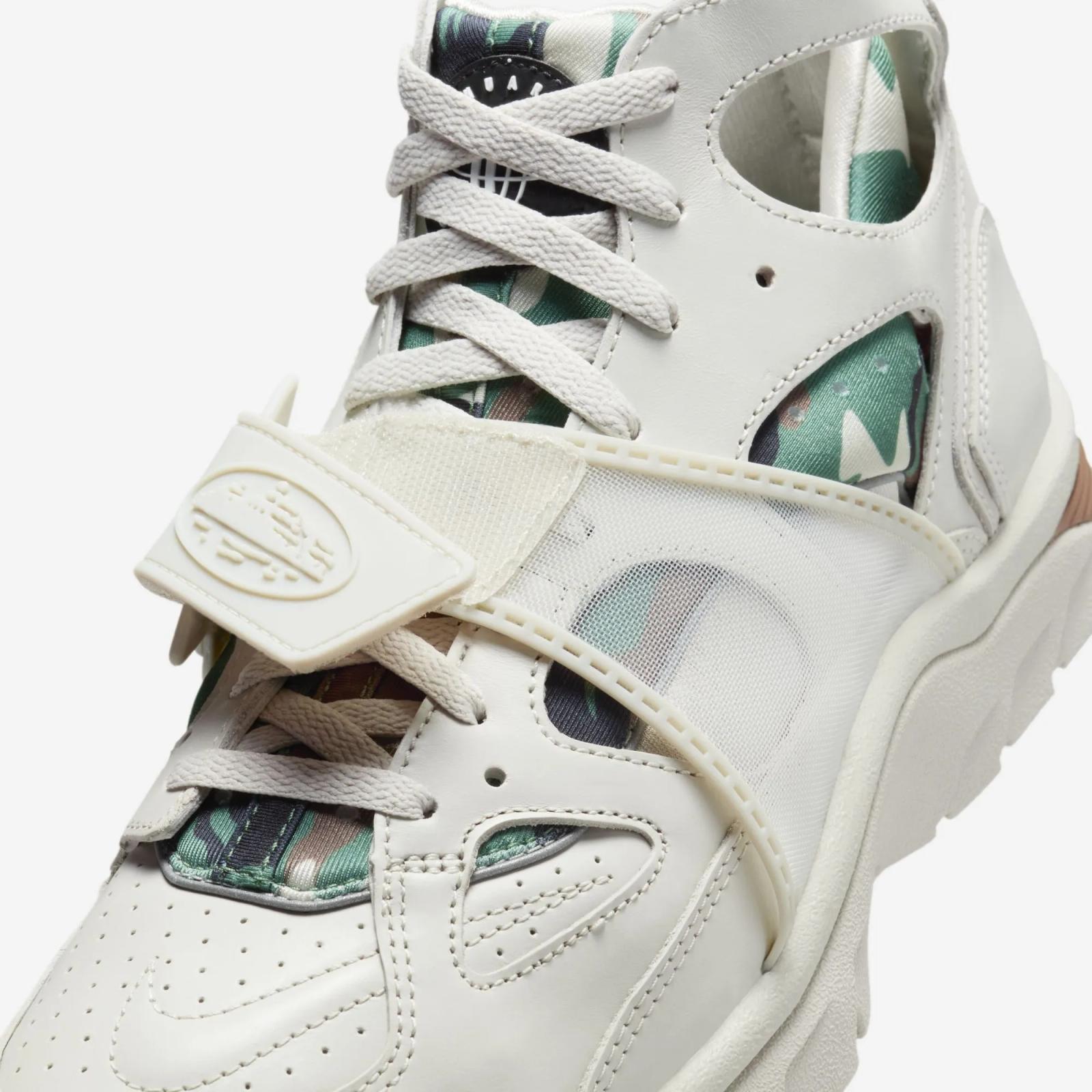 Corteiz x Nike Air Trainer Huarache Light Bone FQ8793-002