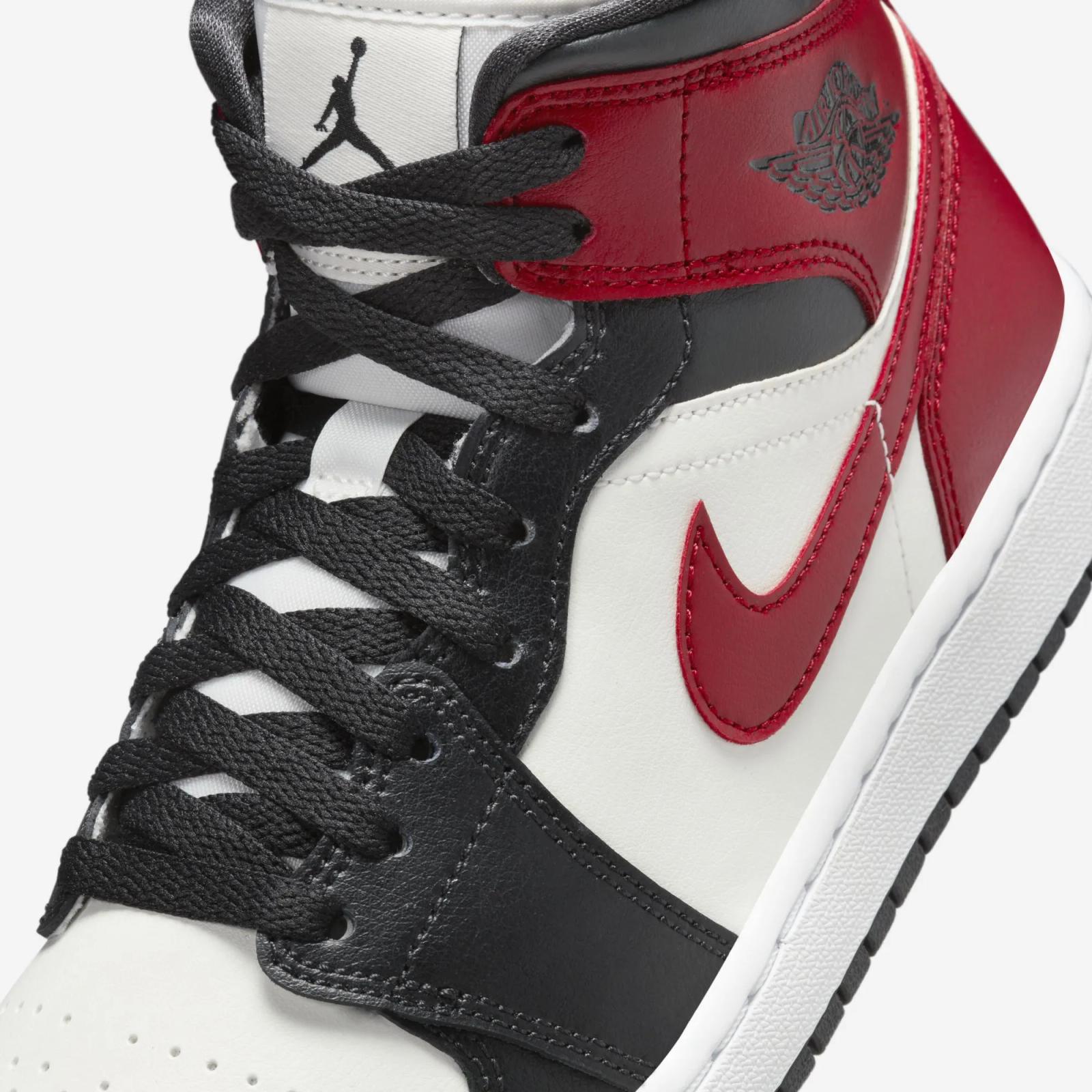 Air Jordan 1 Mid WMNS Black Toe