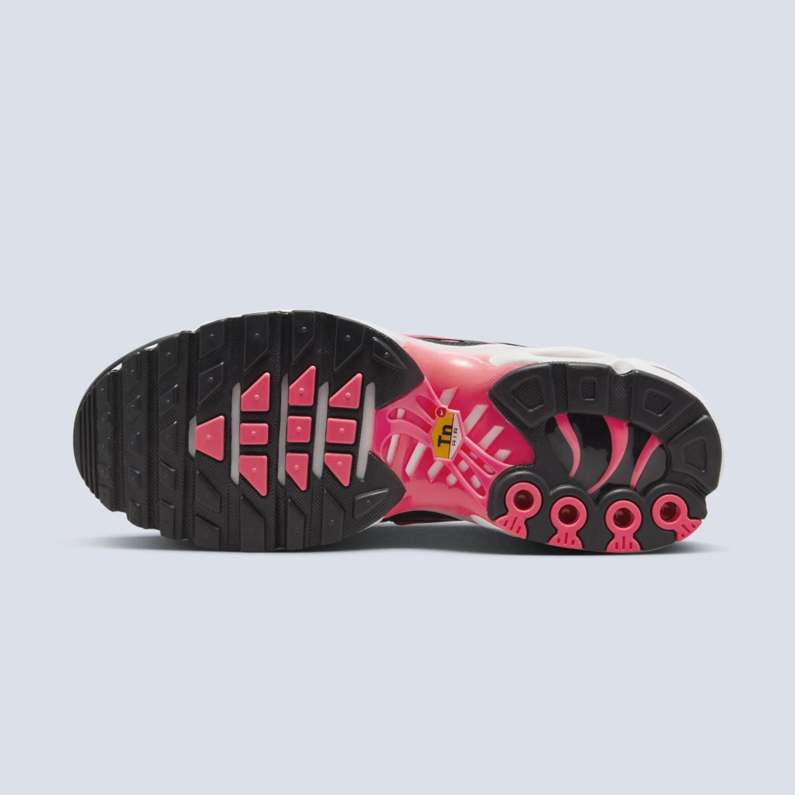 Nike Air Max Plus Black / Hot Punch DZ3670-002