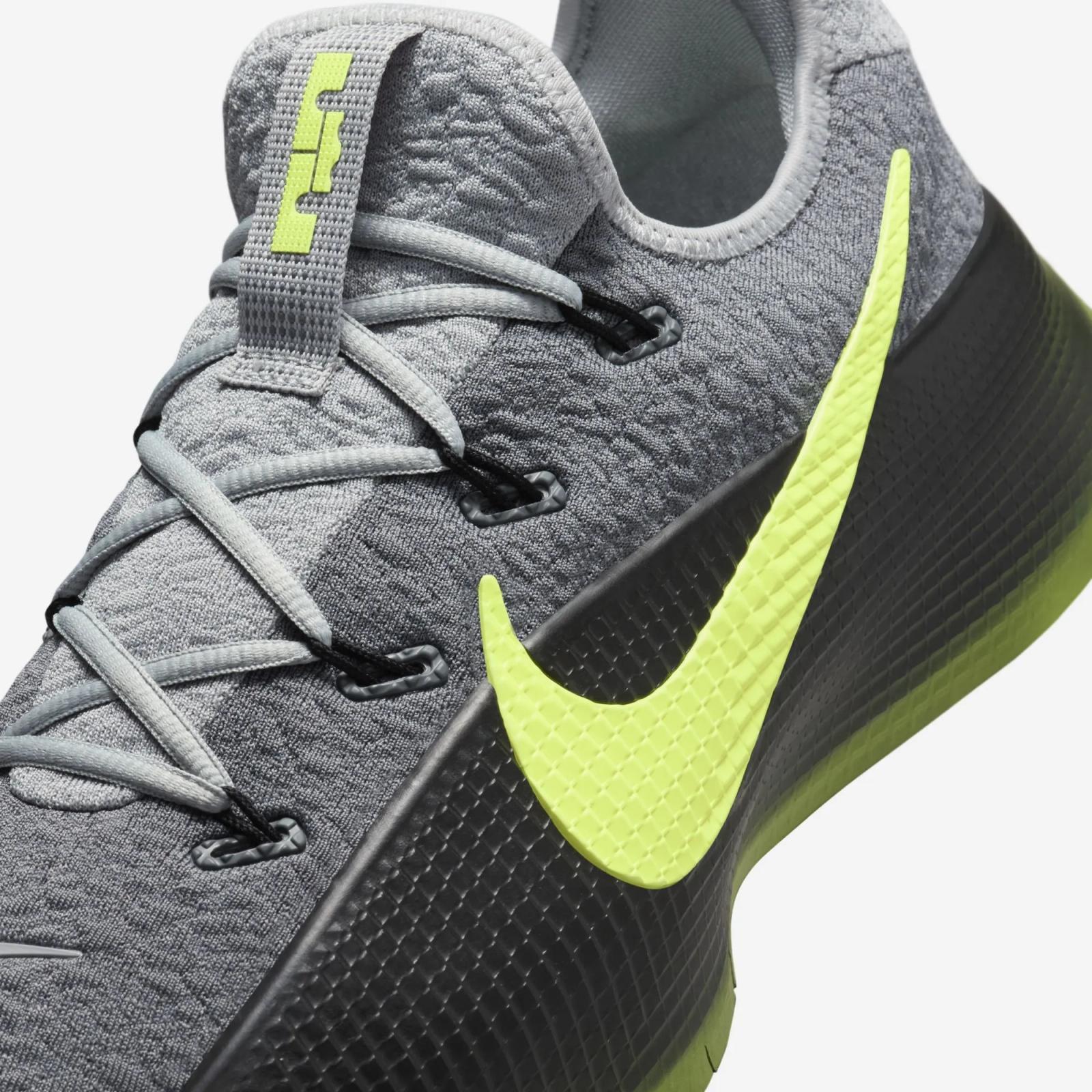 Nike LeBron Royalty TR Smoke Grey Volt FJ6151-001