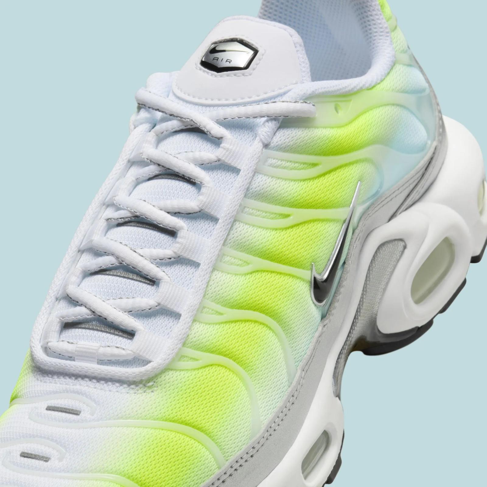 Nike Air Max Plus Cyber / Glacier Blue HJ9574-100